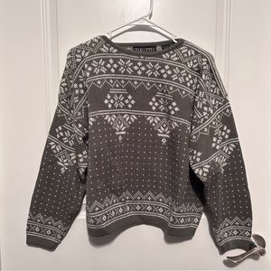 Tarazzia Vintage Olive Green White Long Sleeved Knit Cozy Winter Sweater